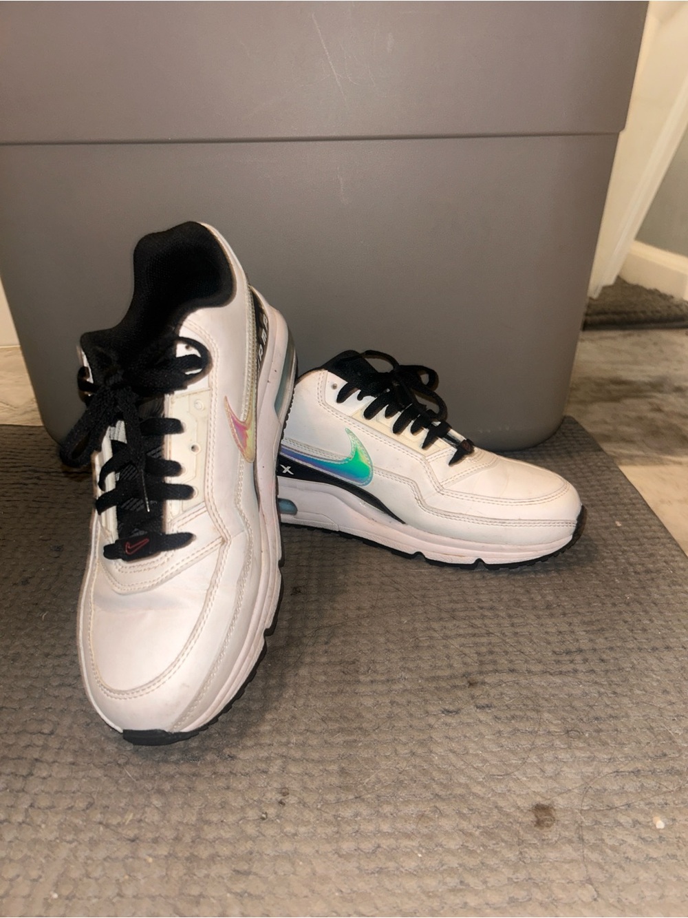 Nike White Athletic Sneakers with Iridescent Green-Pink Swoosh